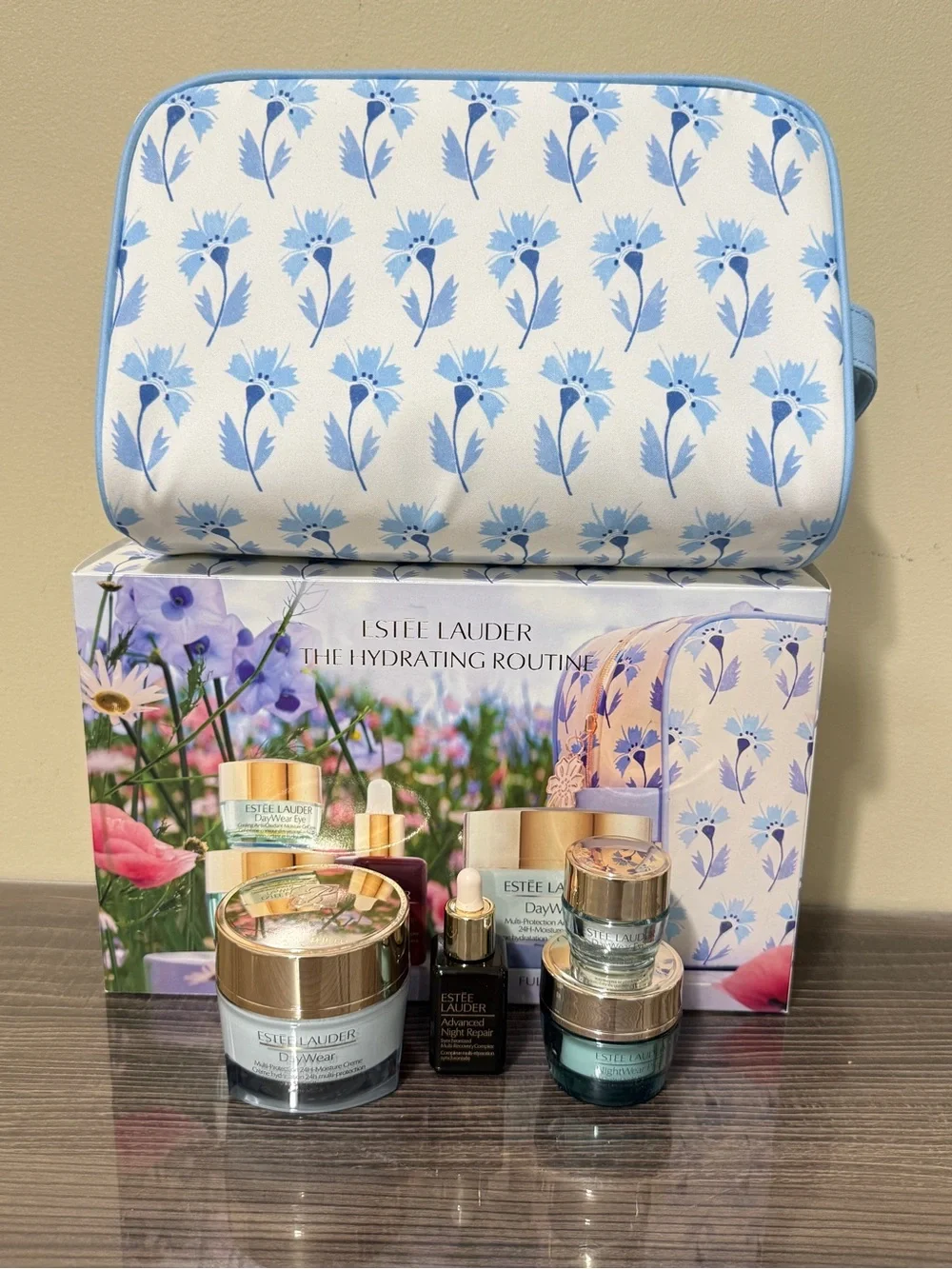 Estee Lauder Hydrating skincare set - Picture 2 of 2